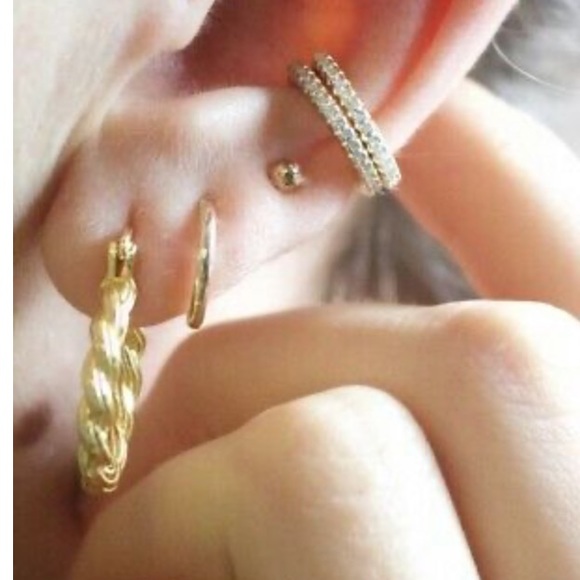 NEW 18k Gold Plated Small hoop Earrings - Picture 3 of 6